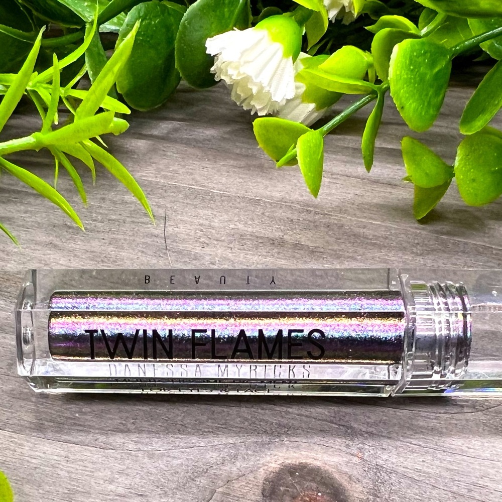 Danessa Myricks beauty  Twin Flames - Midnight Pearl